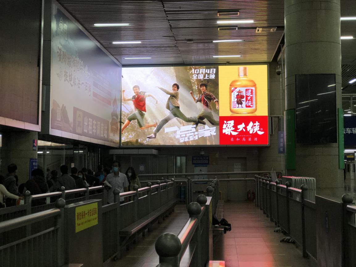 传统行业逆袭：喜茶、海底捞、粱大侠走红，年轻人到底在想什么？