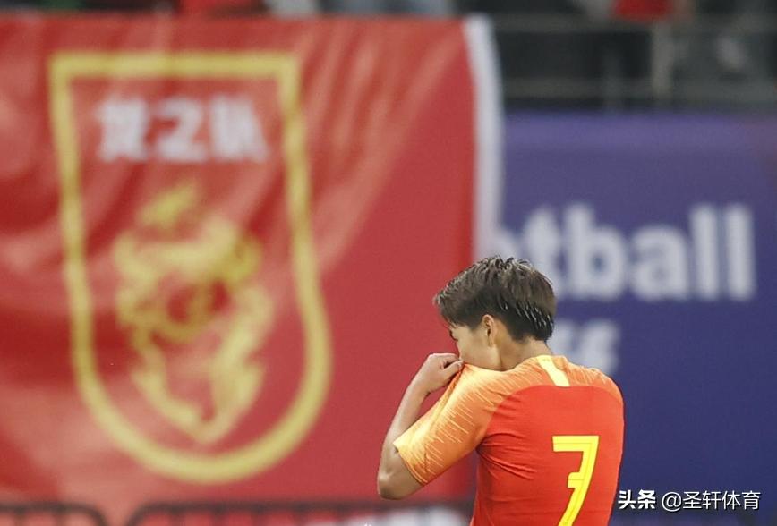 4-2！奥运亚军踢疯了，6分钟连入2球，世界第1小组出线形势不利