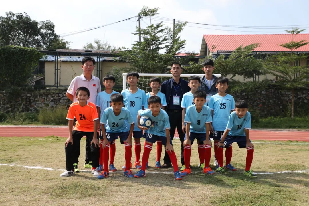 “踢”出风采！白沙第三届中小学“校园足球”赛开幕