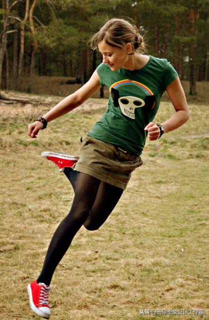 PS合成出立体感超强的手机海报