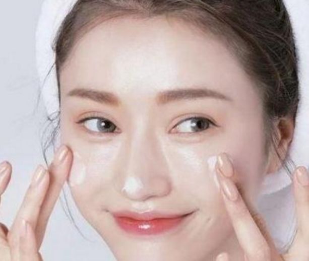 快吃下小捞的这一记安利——超补水面部乳液合集