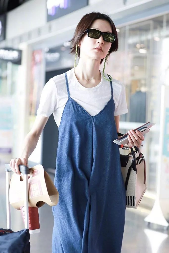 杜鹃黑西装白衬衫走秀,杜鹃家居服走秀