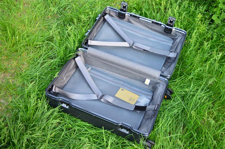 又要值乘了，放下背包拎起皮箱，地平线8号拉杆箱体验