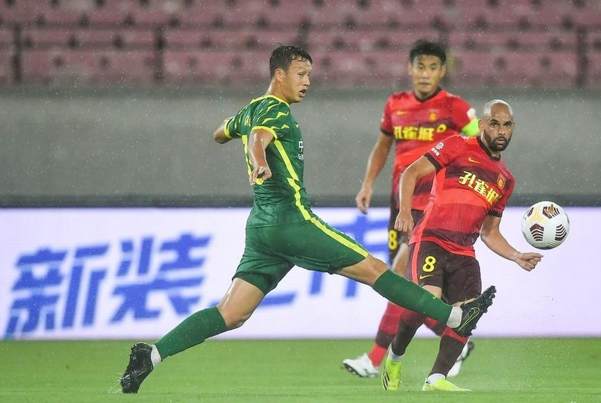 国安vs大连全场球迷高喊张稀哲,中超北京国安张稀哲点球