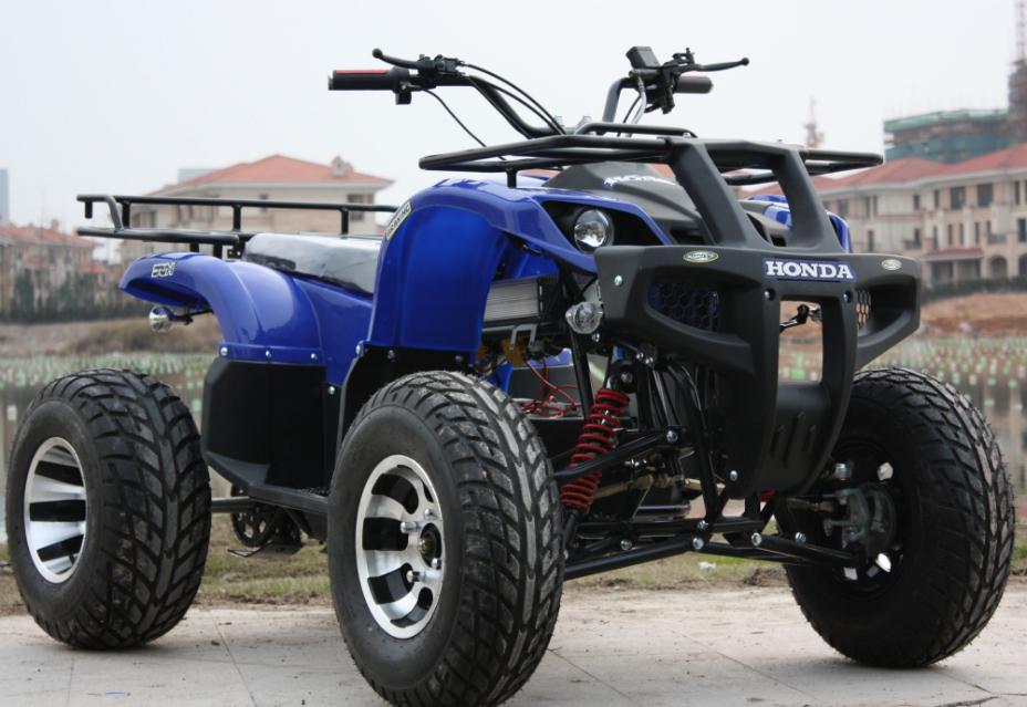 回收旧摩托车自己用,用废品制作一个摩托