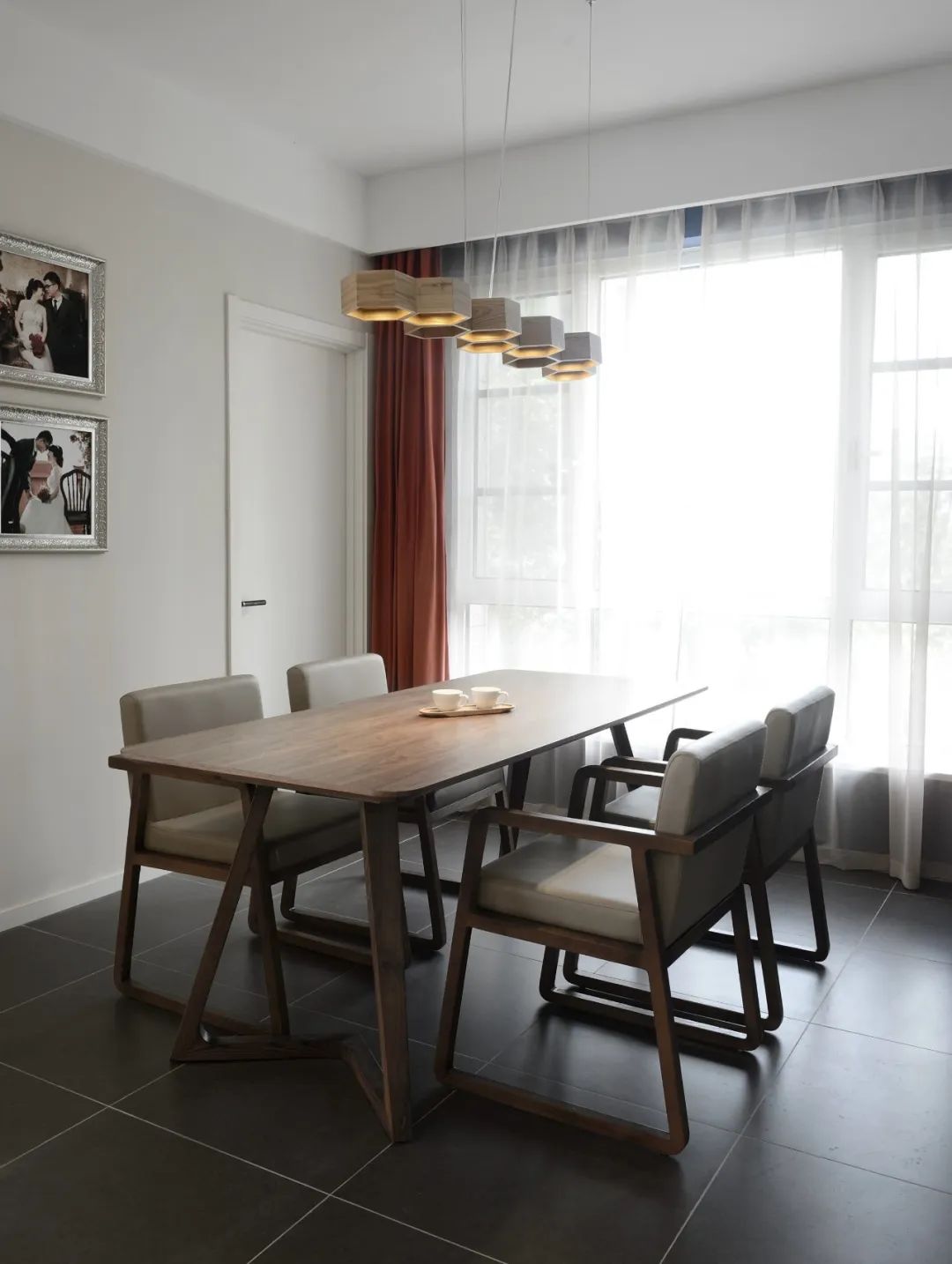 黑白灰现代简约风格铺什么地砖,简约式最流行灰色地砖