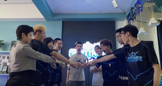 穿越火线king对战南方怪兽,穿越火线king最后加入哪个战队