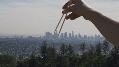 遭遇百般霸凌后，机器人竟将枪口对准人类