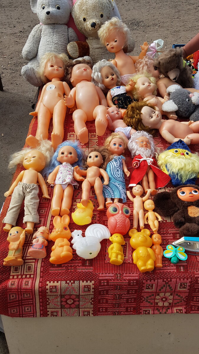 六十年代俄罗斯的跳蚤市场,一元左右的跳蚤市场