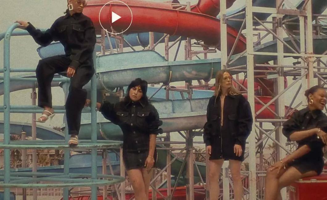 蕾哈娜时装大秀,蕾哈娜惊艳时装