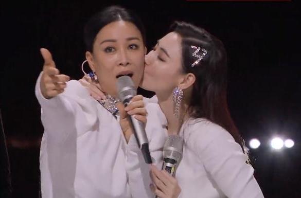 王菲谢霆锋几岁再复合,王菲谢霆锋复合七年首合体