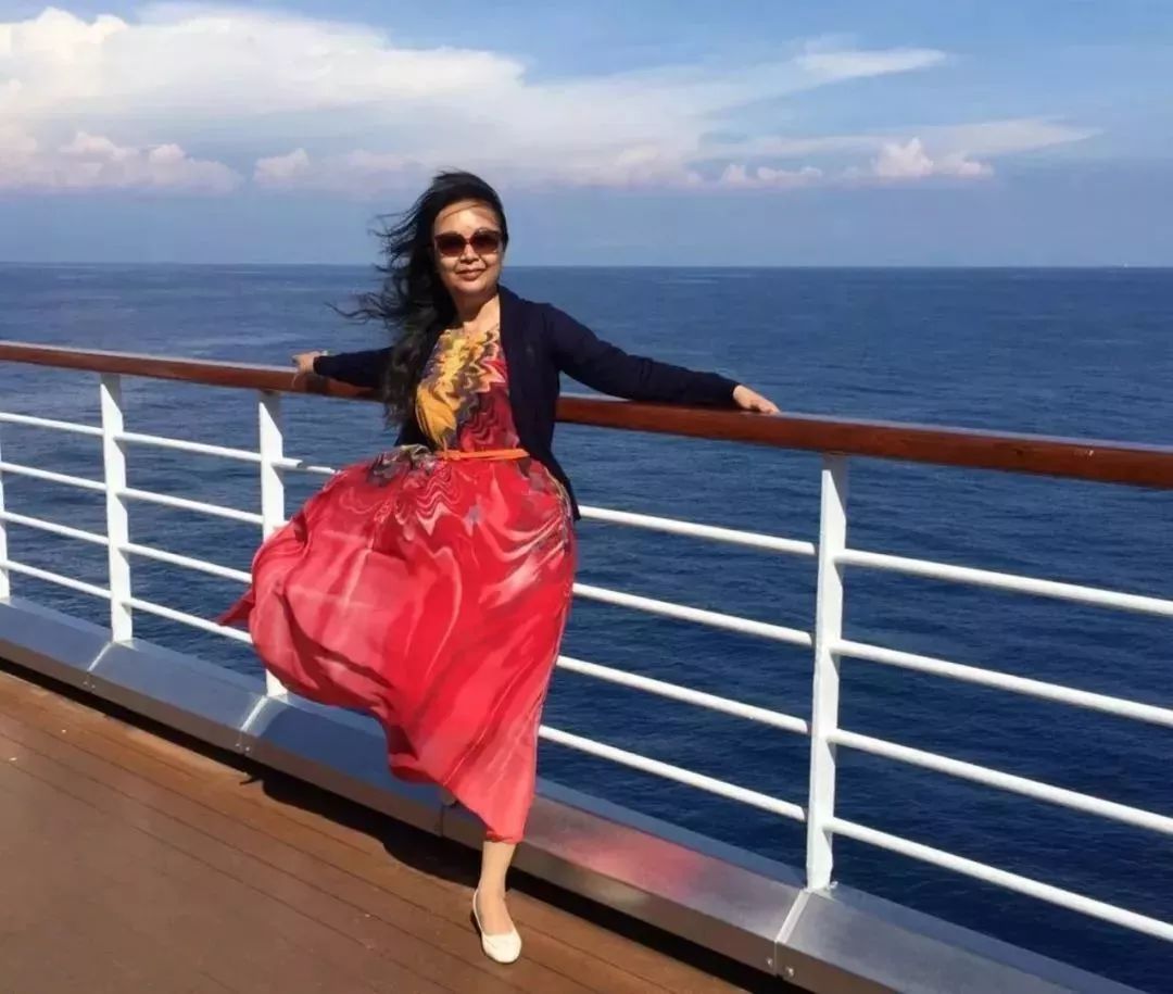 中国大妈拍照十大姿势抖音,中国大妈丝巾拍照姿势