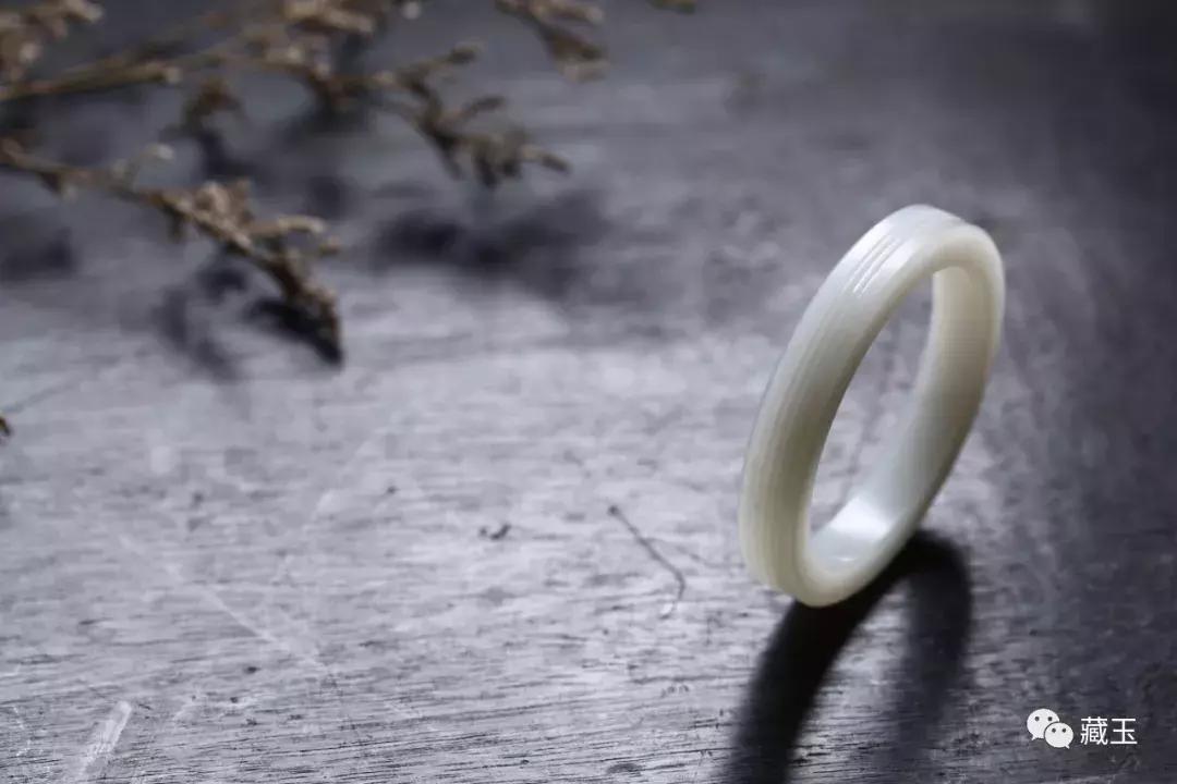 金手镯跟和田玉手镯可以一起戴吗,和田玉晴水手镯和冰晴手镯哪个好