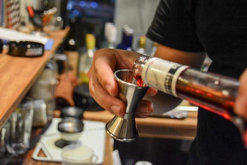 女的爱喝烈酒，男的抱头痛哭—北海调酒师给我讲述他的“治疗史”