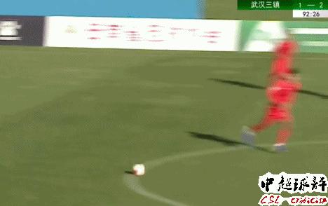 中国足球再现超奇葩1幕：国青队长记错自己黄牌数被罚出场