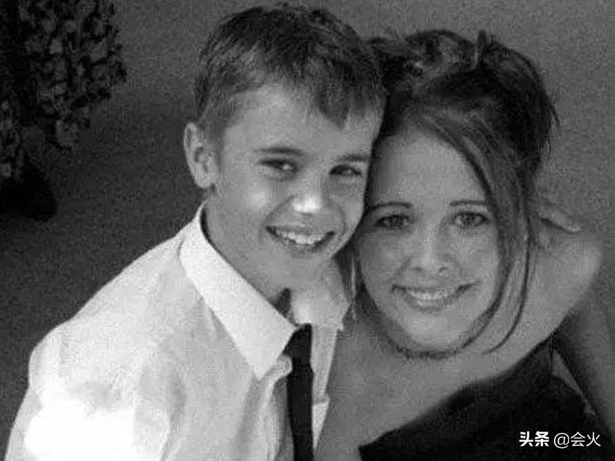 贾斯汀比伯因为哪首歌翻红,贾斯汀比伯给中国捐20万