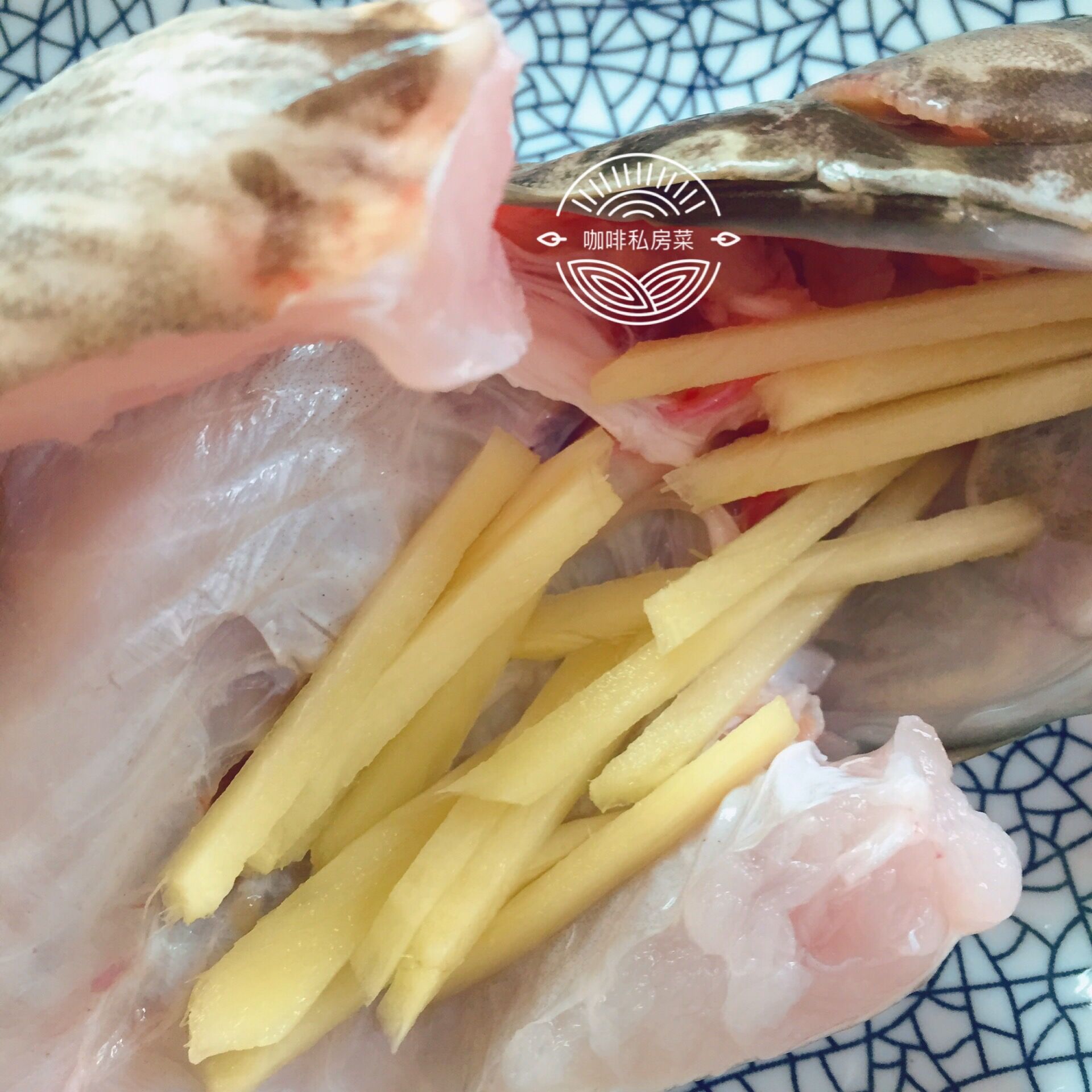 怎样清蒸鱼又嫩又好吃的简单方法,清蒸鱼记住这些小技巧鲜嫩美味