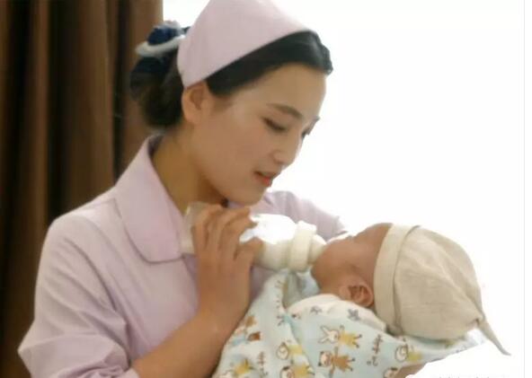 宝宝每次吃奶多长时间合适,吃奶间隔时间从吃奶算还是吃完算