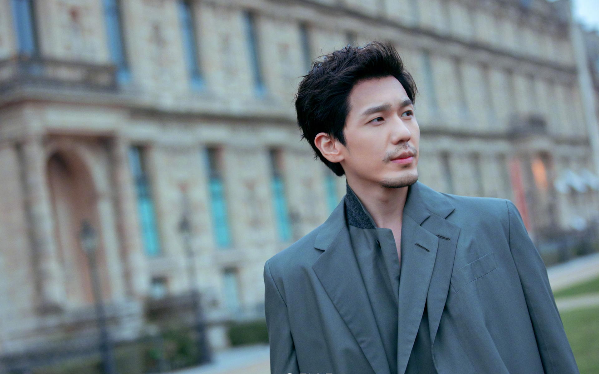 你可以说他不帅，但不得不承认他是型男