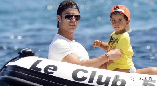 她们还在名媛群拼单，这位柜姐已经收服了世界顶级海王