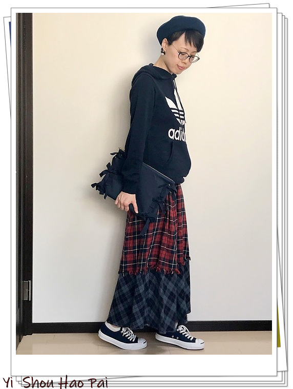 Adidas的单品怎么搭？日本时尚女人的运动风穿搭示范，时髦吸睛