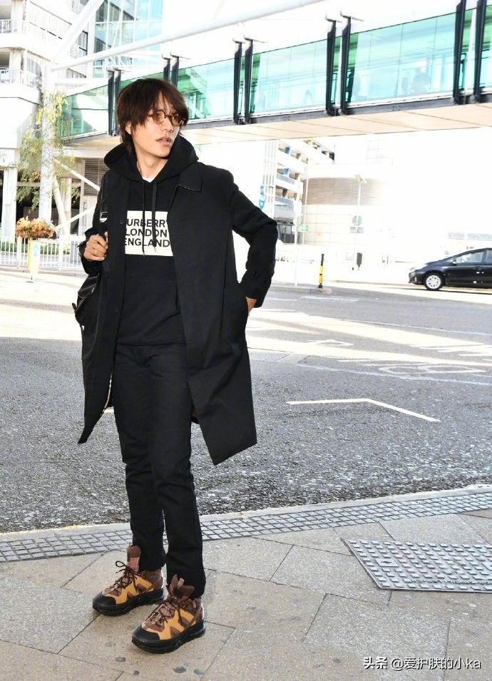 陈坤的穿搭,陈坤穿黑色卫衣好看
