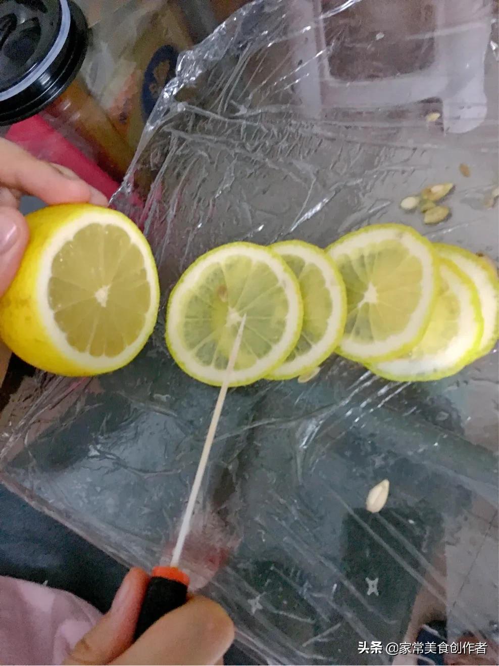 咳嗽可以喝新鲜柠檬蜂蜜茶吗,柠檬蜂蜜水止咳化痰一天喝几次