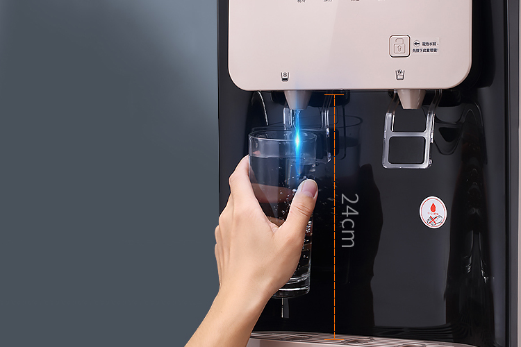 下置水桶饮水机换水麻烦,饮水机下面换水