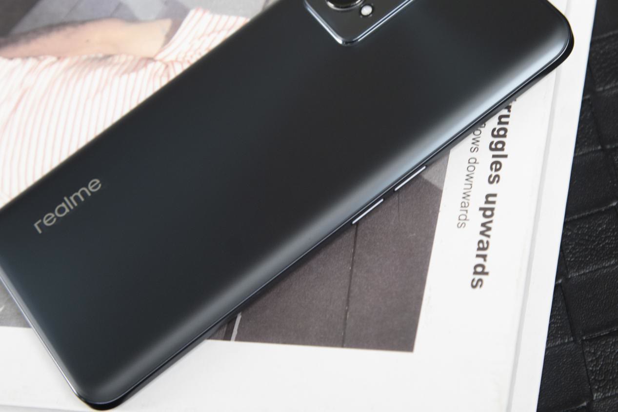 主打性价比的游戏本,主打性能性价比高的手机