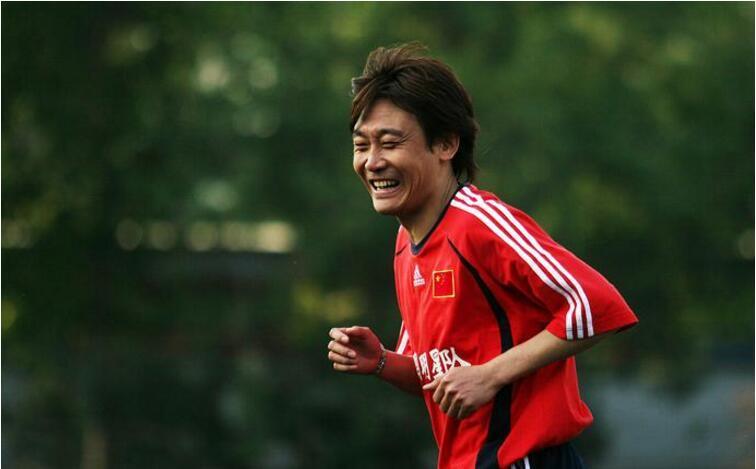 中国足坛第一浪子打架出轨还吸毒，当初那英看上他哪一点了？