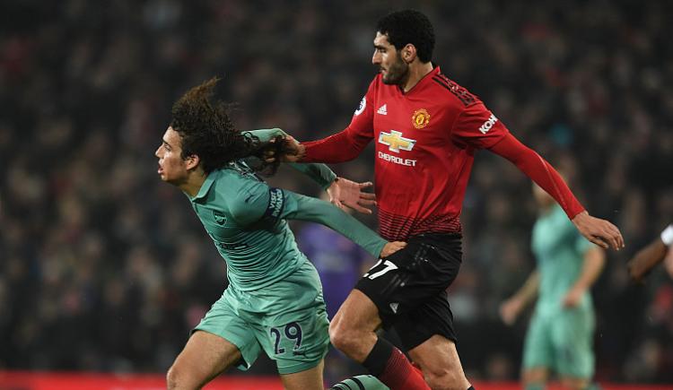 拽头发+爆铲！穆帅让曼联变身“疯狗”SM动作惹众怒