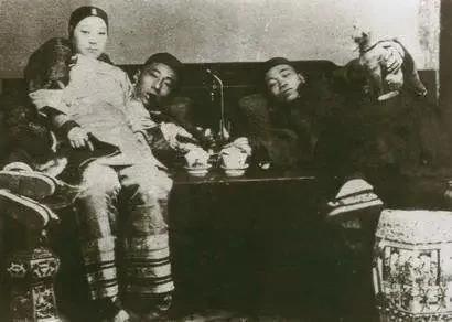 上海解放之后商人怎么样了,上海解放后的现状