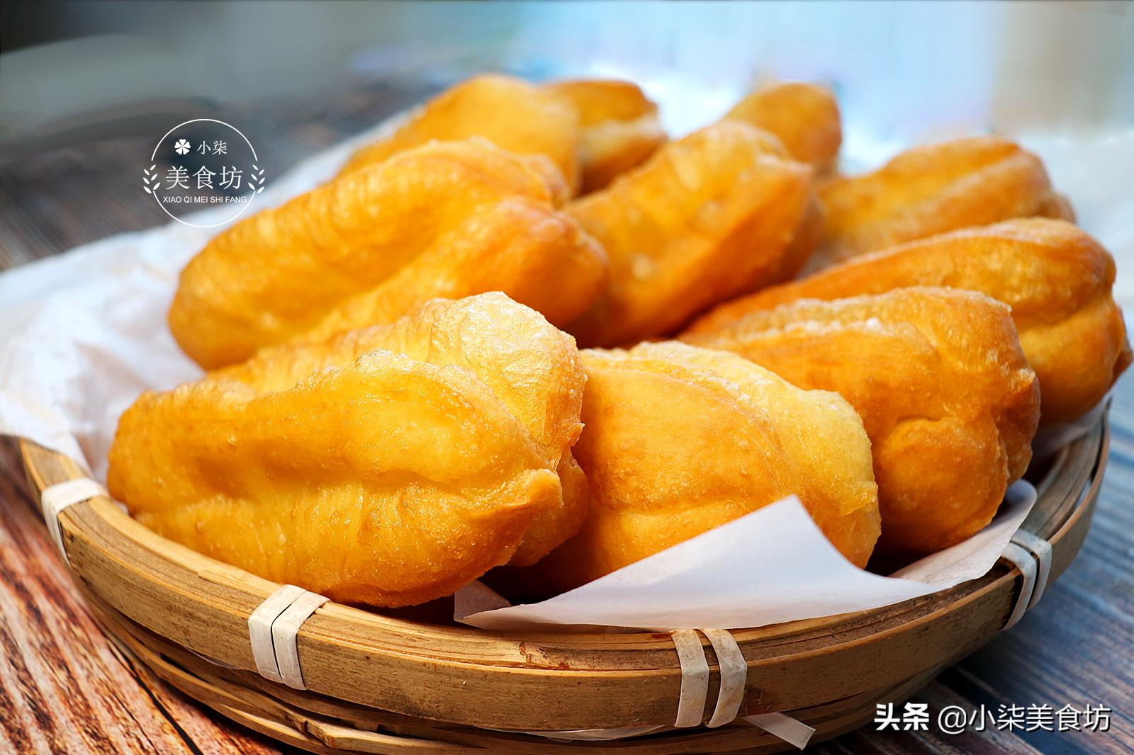 油条当天怎么炸出来又软又蓬松,油条不用泡打粉怎么做酥脆松软