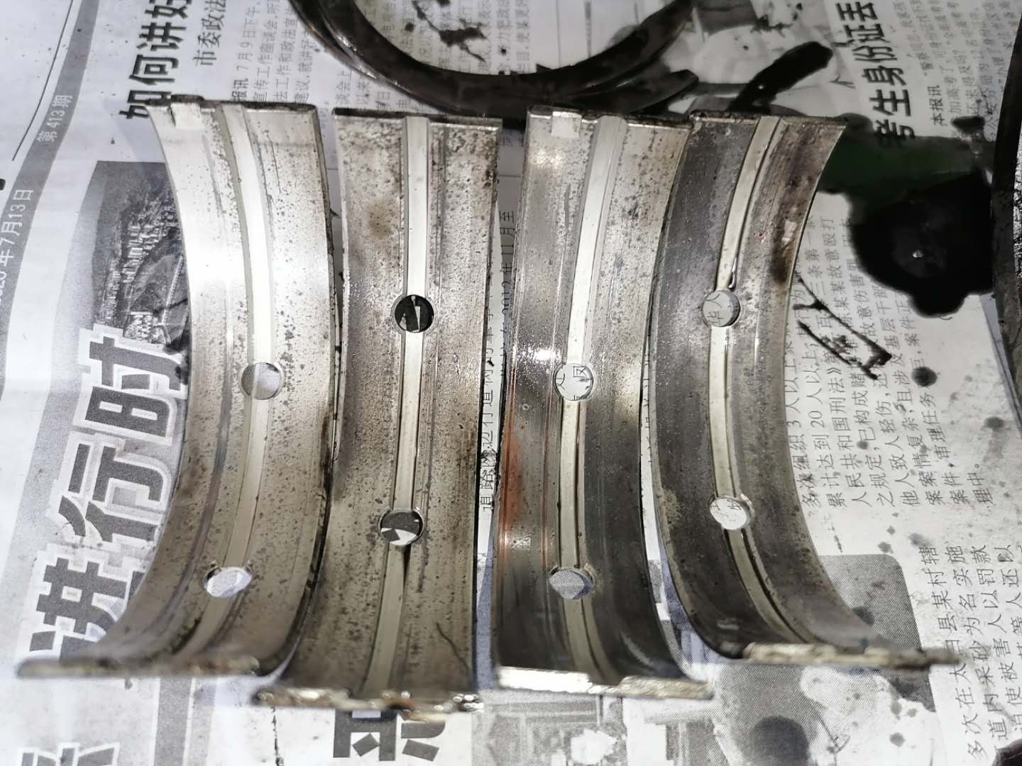 发动机冒白烟蓝烟烧机油,尾气大量冒蓝烟要不要大修发动机