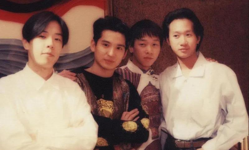 不服不行！黄家驹一开嗓，曼德拉潸然泪下，李嘉诚花重金买断版权