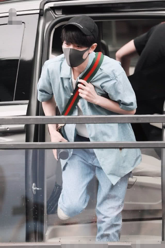 王一博在快本对肖战说的话,肖战王一博录制快本当天