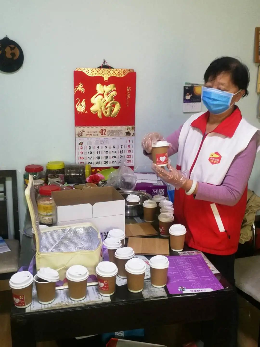 海珠｜超赞！派口罩、送凉茶、防疫心理咨询……瑞宝街蜂巢*党**建线上+线下多重暖心服务