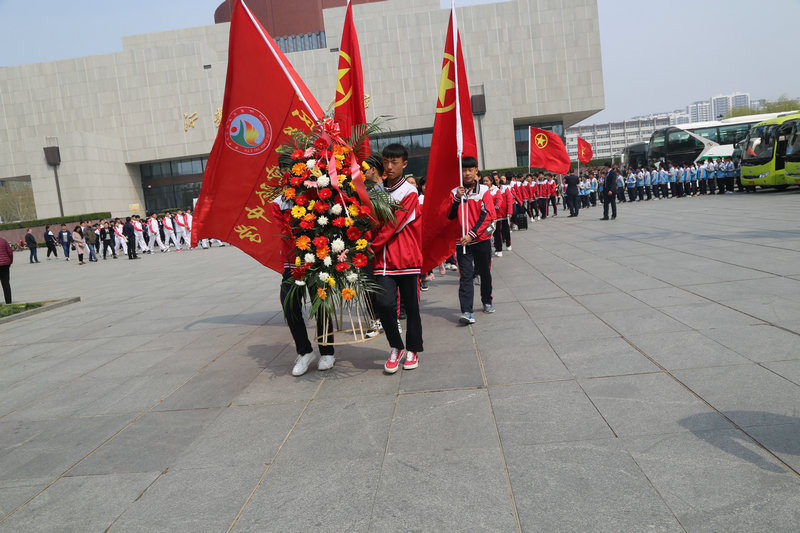 祭奠缅怀英烈，传承红色基因——益民中学策划学生到华东革命烈士陵园进行祭奠扫墓活动
