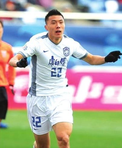 于大宝用脑子顶球,于大宝保护性策应