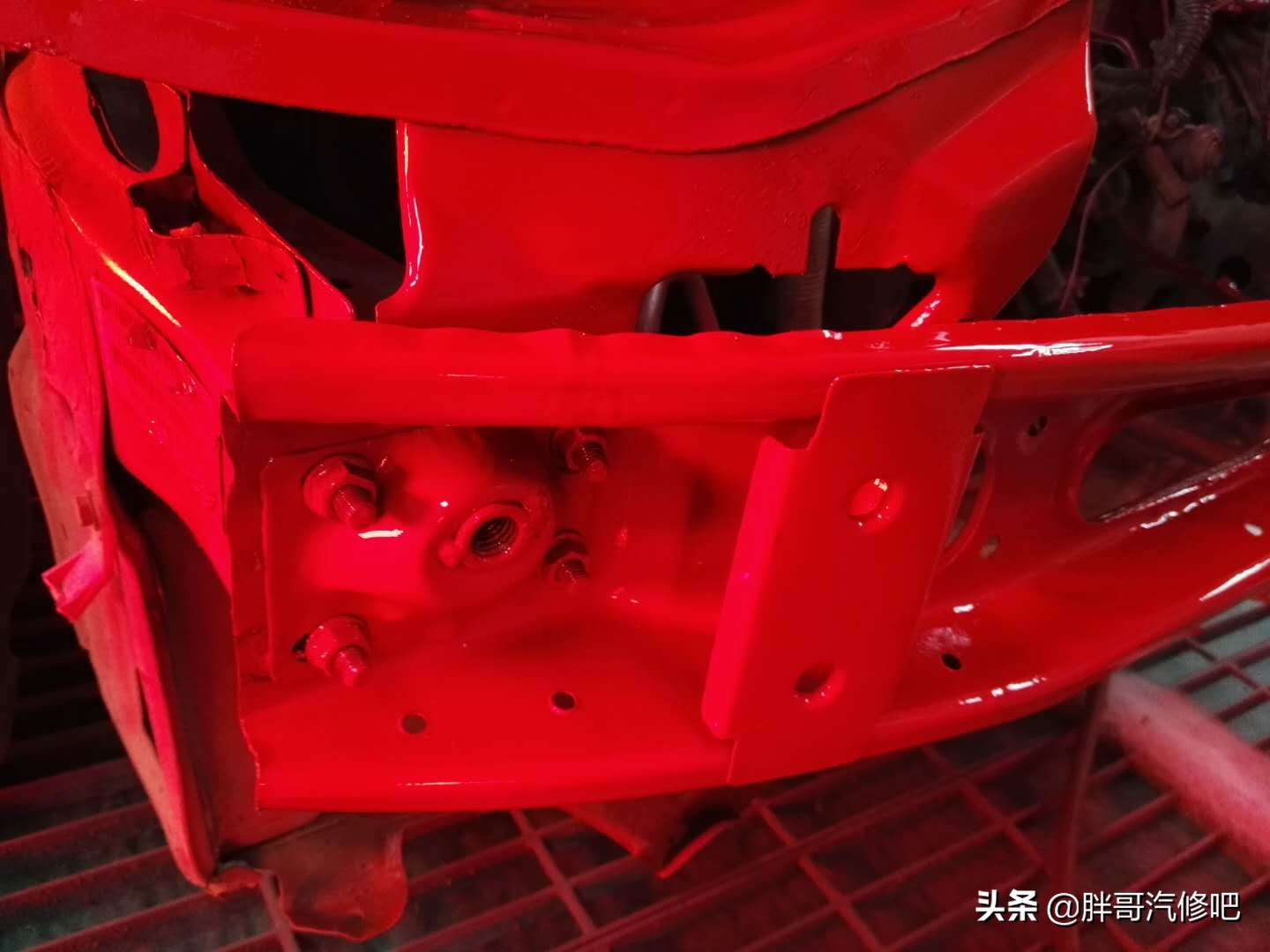 胖哥分享事故车维修，钣金整形梁头校订，看着你会心疼你的爱车