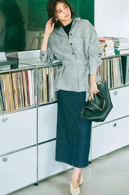 今年流行的衬衫带字母,今年流行衬衫长款花色