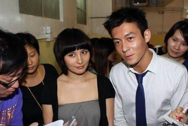 何超仪何鸿燊同台,何超仪最闹腾的视频