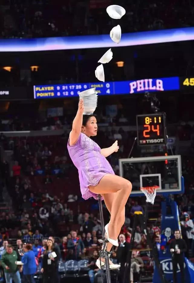 火箭少女篮球名人赛表演,火箭少女nba表演为什么只有8个人