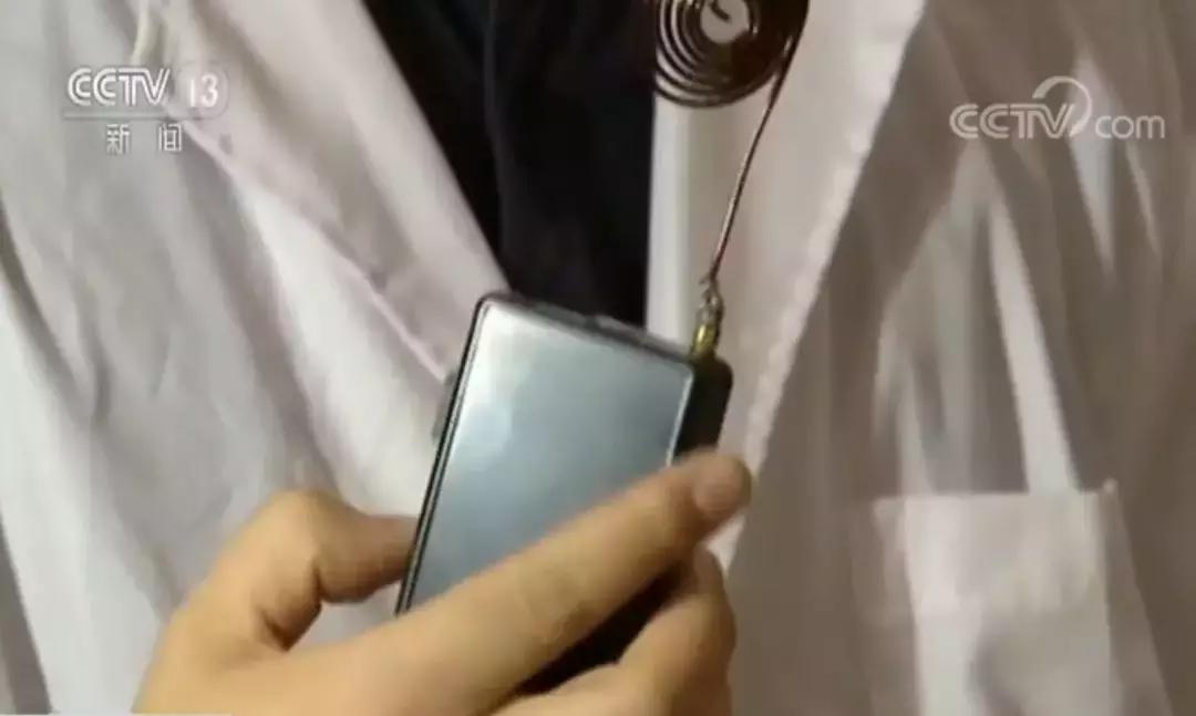 智能门锁被小黑盒子打开视频,央视曝光电子锁名单