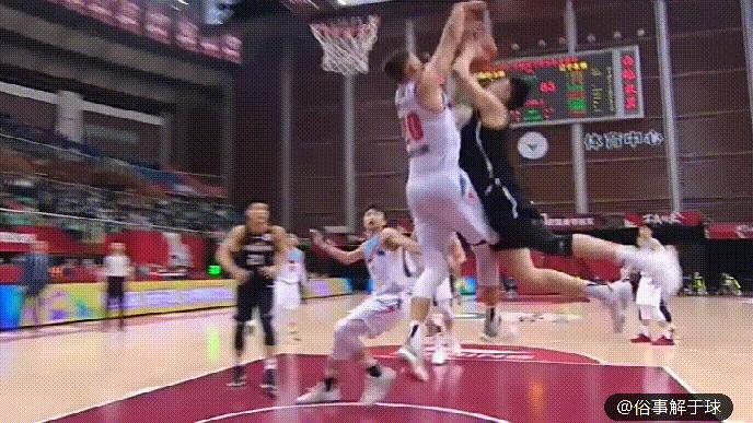 cba辽宁vs广州给杨鸣技术犯规,cba杨鸣被吹技术犯规
