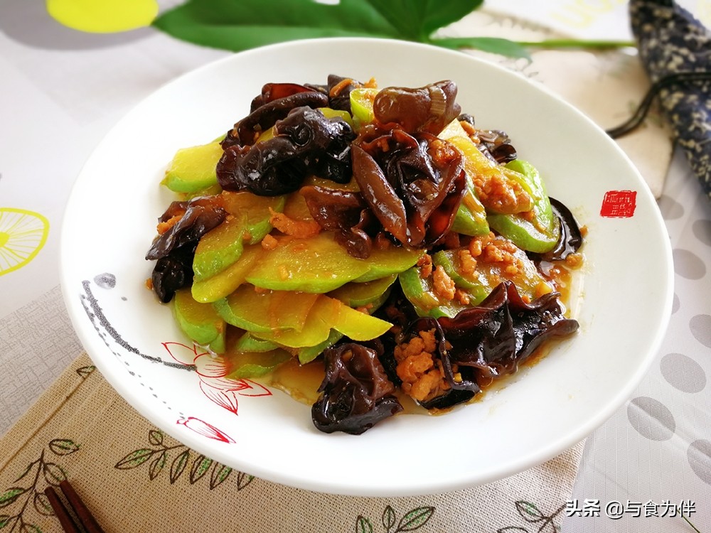 南瓜和冬瓜能不能搭配一起炒,冬瓜南瓜西红柿鸡蛋一起炒好吃吗