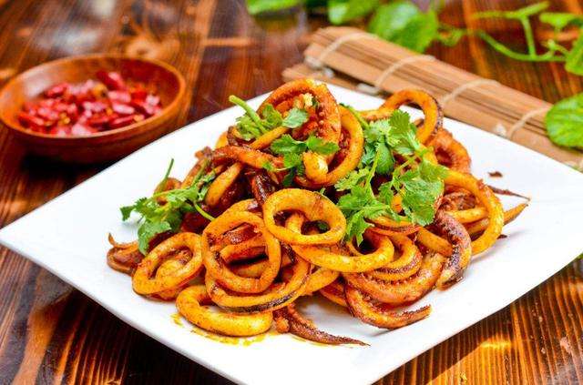 爆炒脆口鱿鱼丝做法,爆炒鱿鱼丝的家常做法