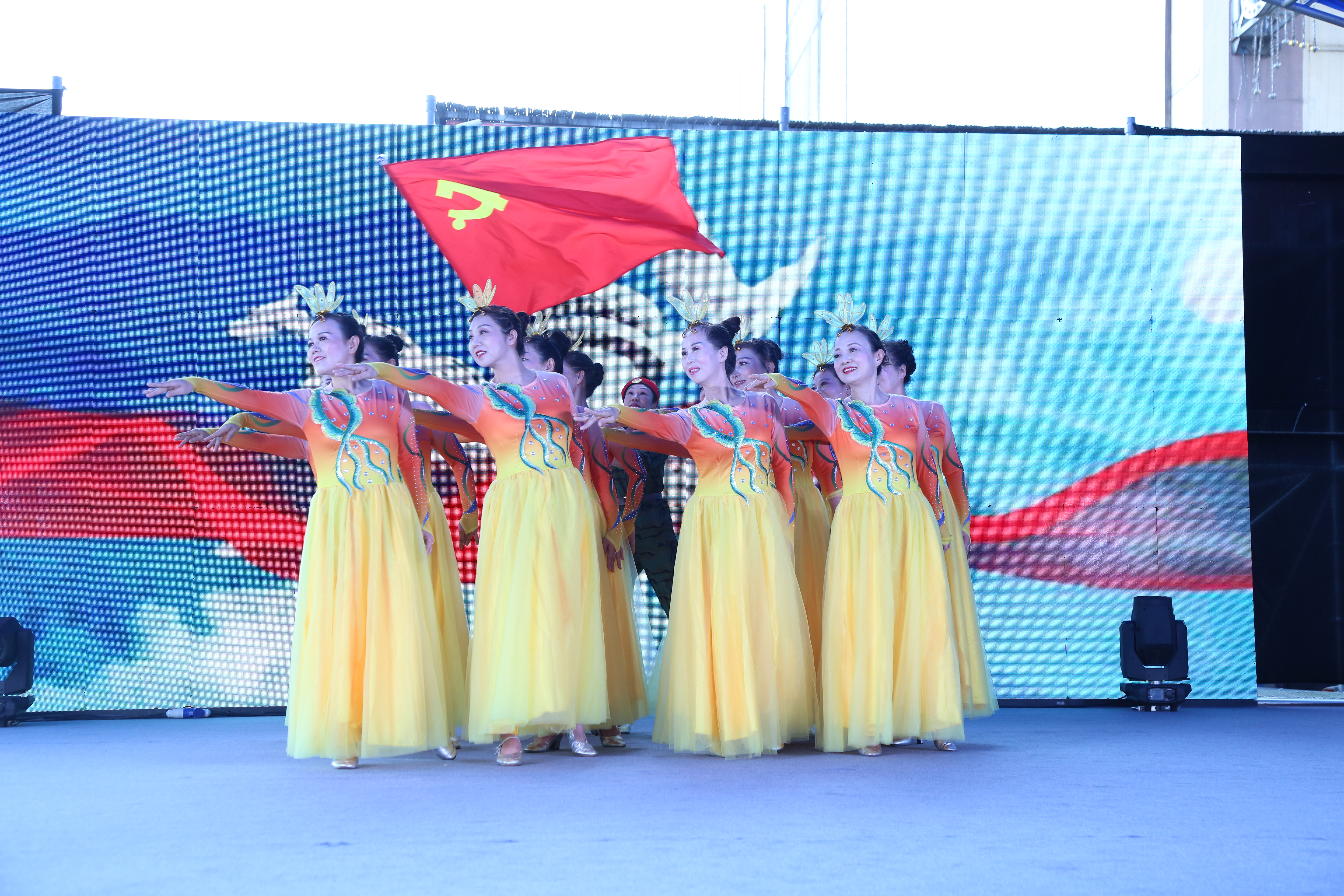 庆祝祖国华诞，“中国梦•祖国颂”湘潭群众优秀节目展演隆重举行