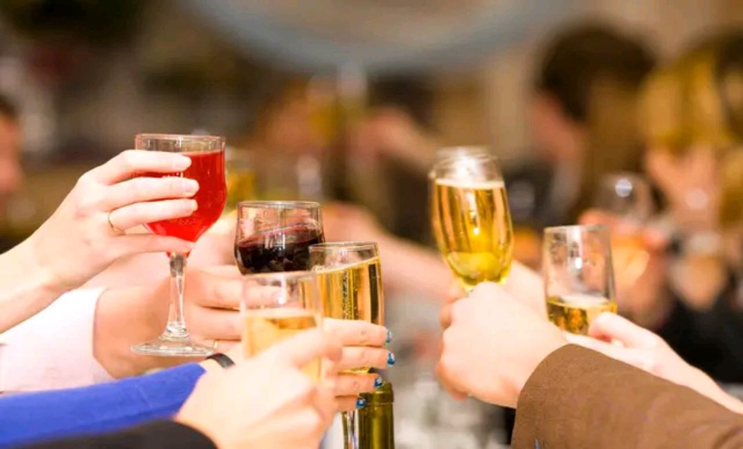 恰同学少年风华正茂什么时候写的,恰同学少年弹指一挥间