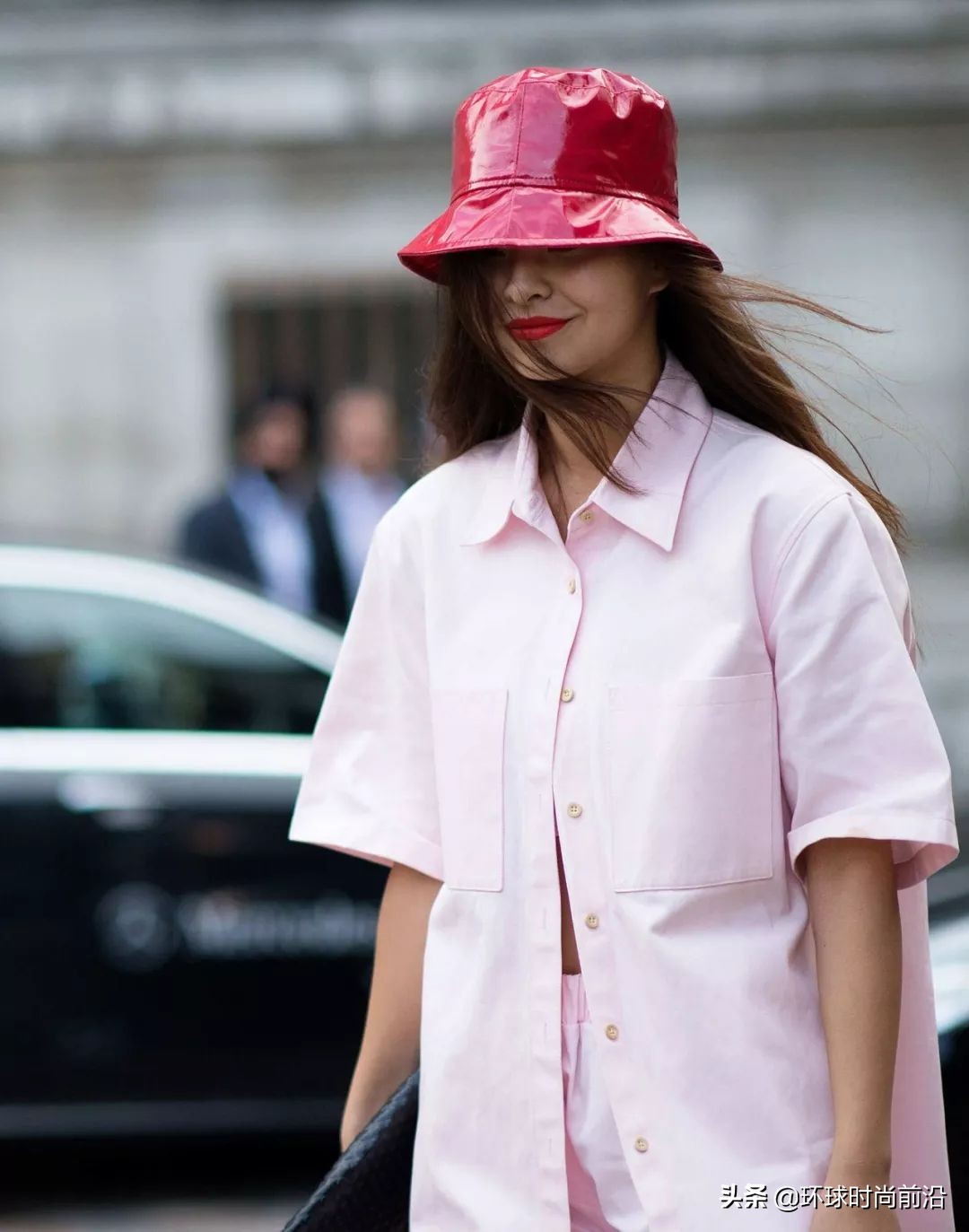 适合冬季脸大显脸小的帽子 (大圆脸适合什么帽子秋冬)